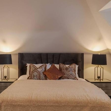 Luxury Penthouse - Castle Views - 2 Bed & Parking Appartement Windsor Buitenkant foto