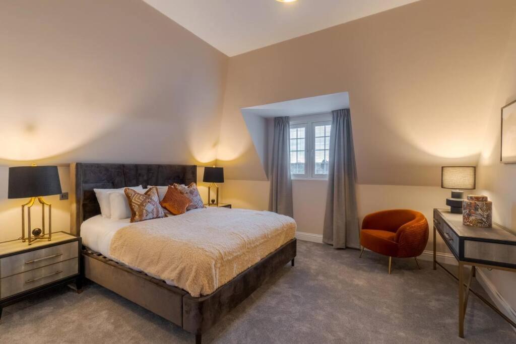 Luxury Penthouse - Castle Views - 2 Bed & Parking Appartement Windsor Buitenkant foto